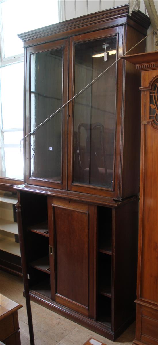 Mahogany glazed bookcase(-)